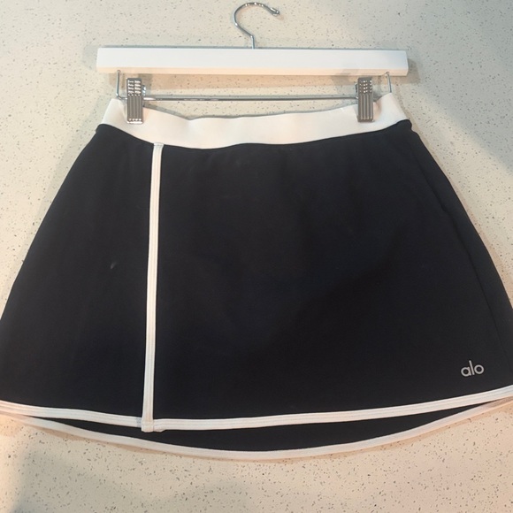 Alo Airbrush Streamlined Skirt + Bra Tank Set - Picture 10 of 12